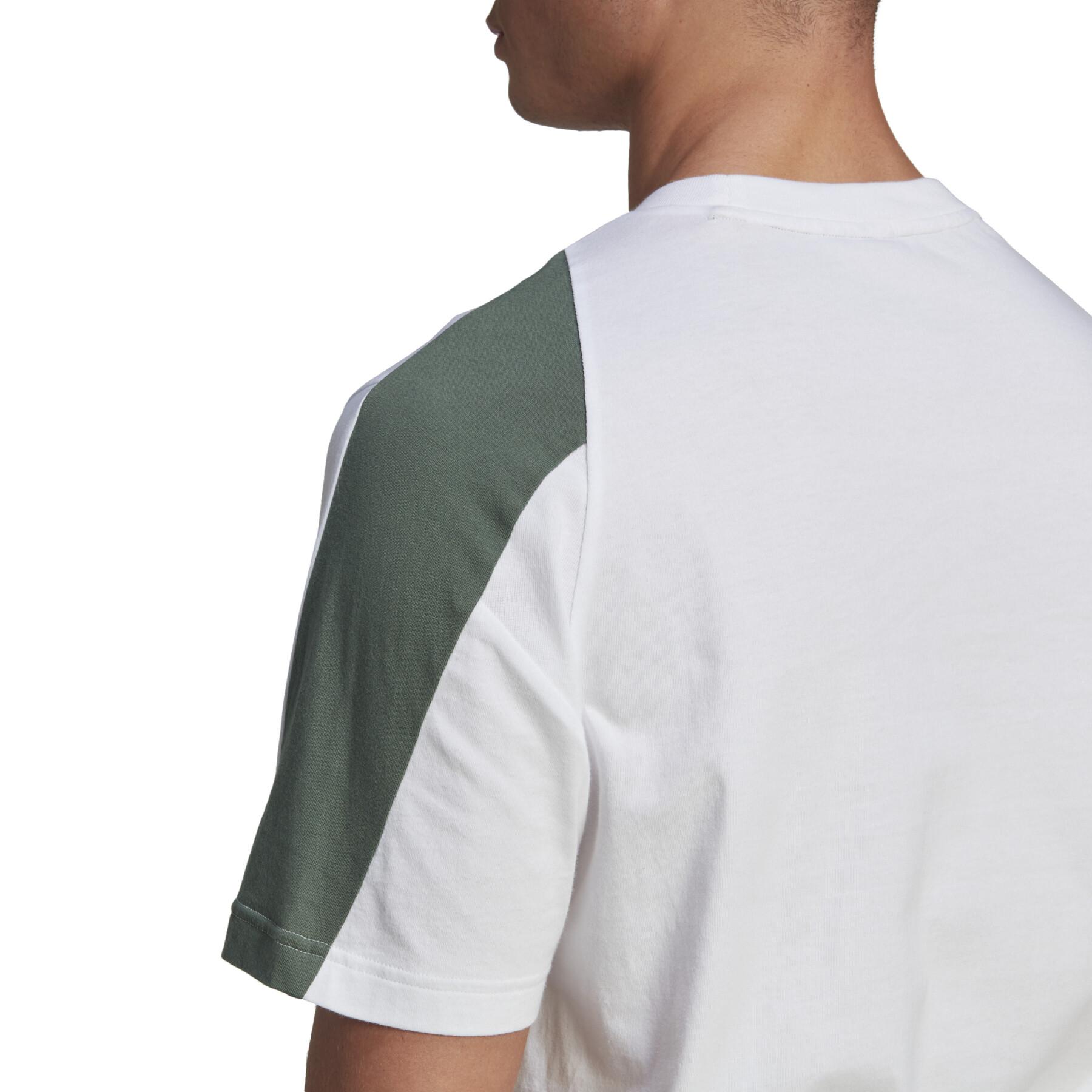 T-shirt con patch sportiva ricamata adidas Future Icons